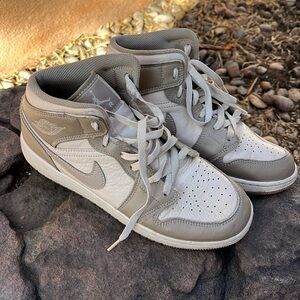 Air Jordan Nike high tops!